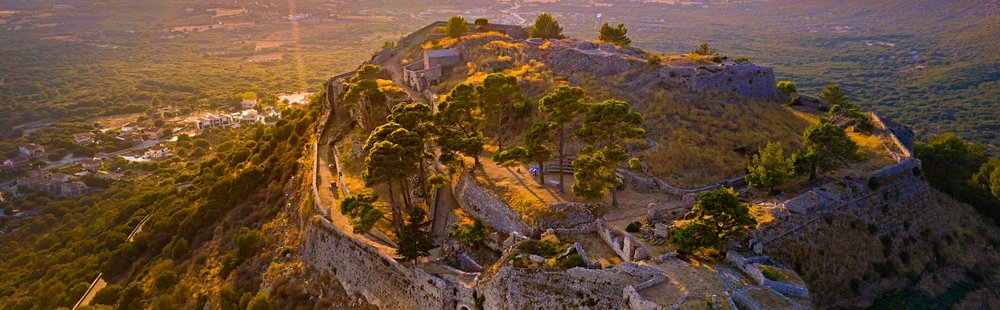 La forteresse Saint Georges, le site antique de Sami et les monastères de Saint-Gerasimos et de Kipoureon