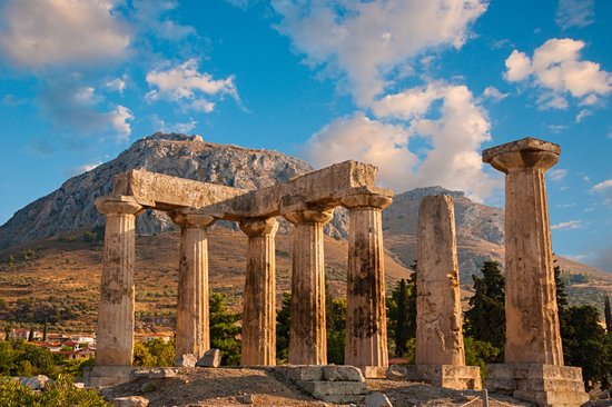 L'ancienne Corinthe, son agora et le temple d'Apollon