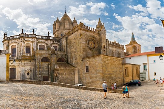 Évora