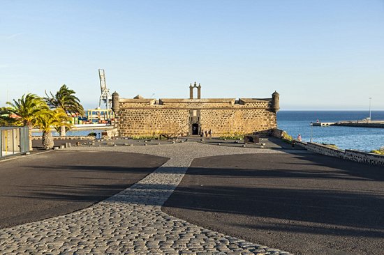 Museo Internacional de Arte Contemporaneo (MIAC)