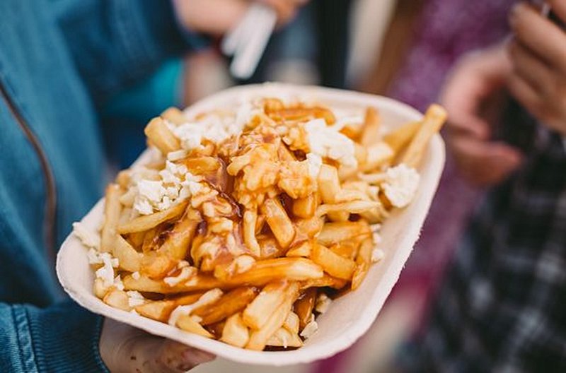 Déguster une Poutine 
