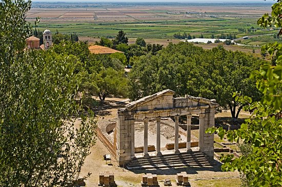 Explorer les vestiges antiques d’Apollonia d’Illyrie