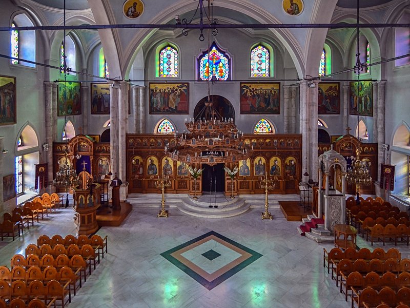 L'église Agios Nikolas et la cathédrale orthodoxe