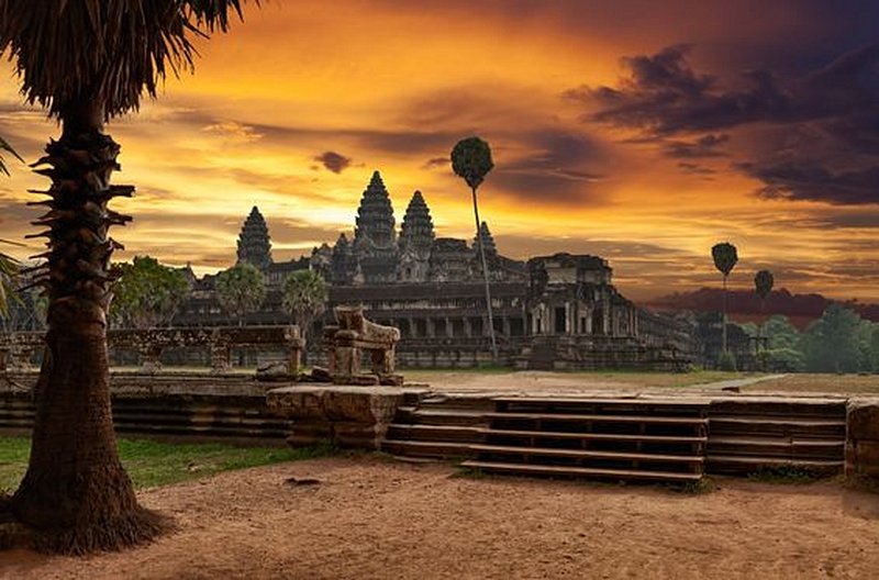 Admirer un lever du soleil sur Angkor Wat