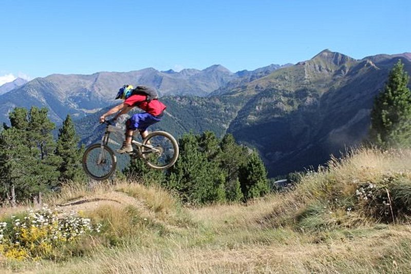 Faire du VTT de descente à Vallnord