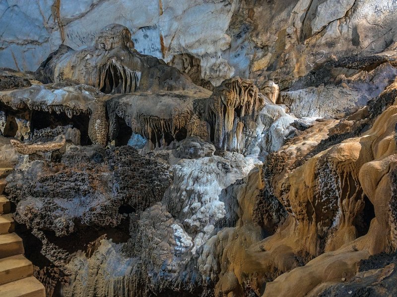 La grotte de Tham Chang