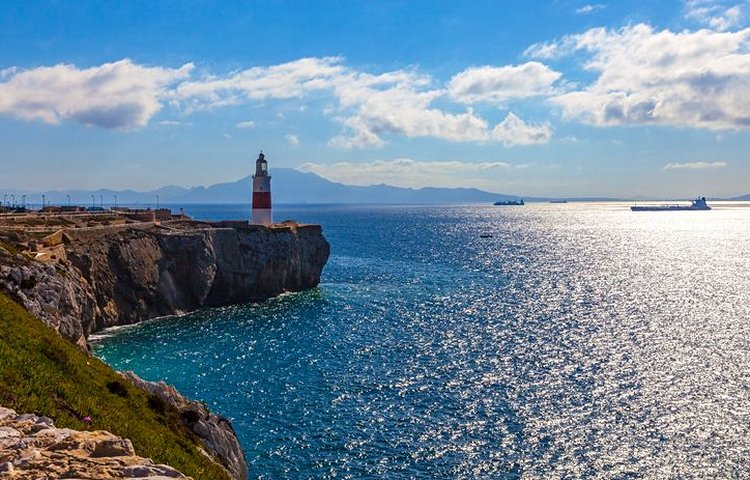 Pointe du détroit de Gibraltar et les côtes du Maroc