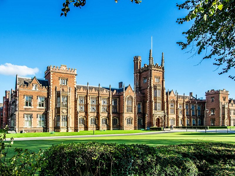 Encerclez de briques rouges à Queen’s University