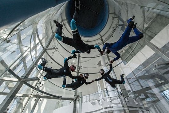 S’envoler grâce au Indoor Skydiving