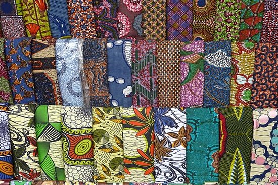 Acheter des pagnes aux Mamas Benz du Grand Marché de Lomé
