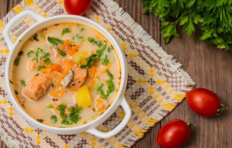 Lohikeitto, soupe de saumon