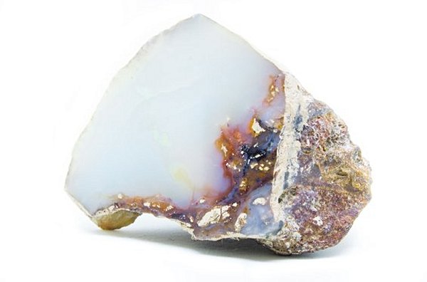 Plonger dans la plus vieille mine d’opales du monde