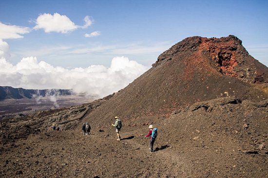 Marcher sur un volcan en activité