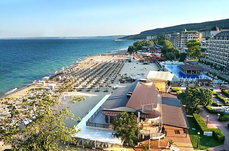Batifoler dans les eaux du parc aquatique de Sunny Beach