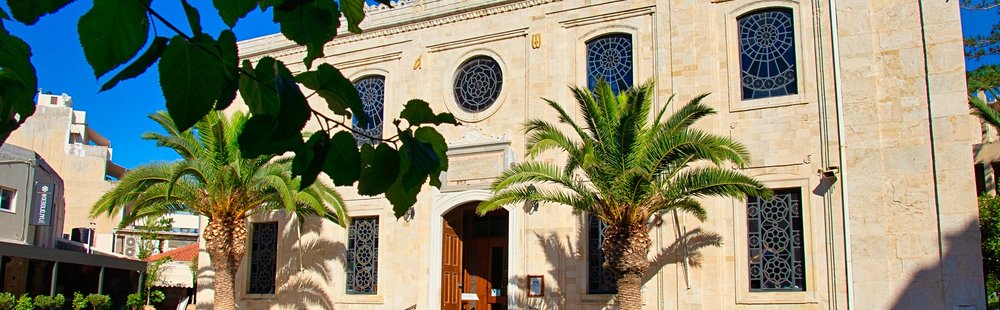 L'église Agios Titos et la cathédrale d'Agios Minas