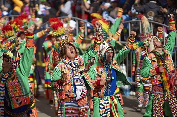 Participer à un festival bolivien