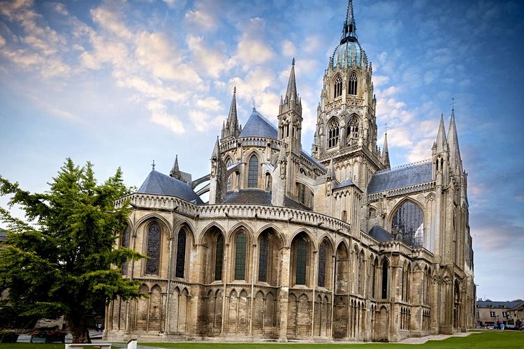 La tapisserie et la cathédrale de Bayeux