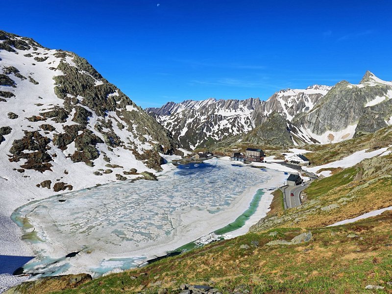 Les grands cols alpins