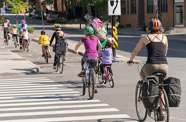 Sillonner les villes en vélo 
