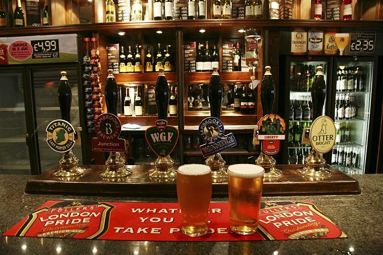 Erreur N° 5 : se limiter aux pubs pour vos soirées en Angleterre