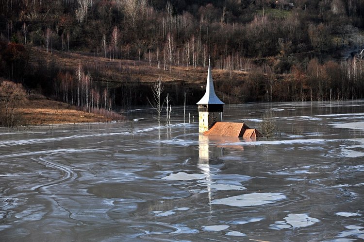 Les ruines fières du village de Geamana 2