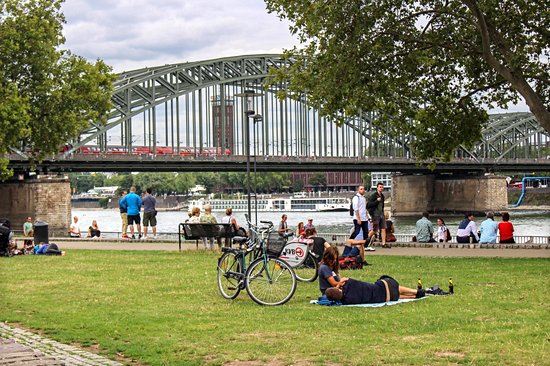 Les quais du Rhin