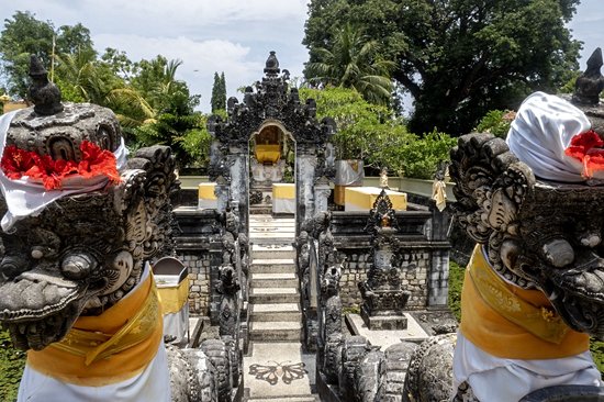 Visiter Pura Penataran Ped