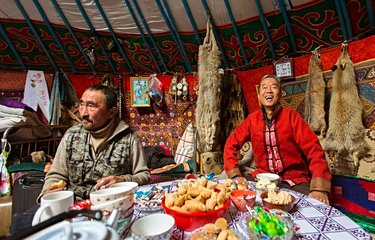 Un repas sous la yourte pour vous catapulter dans l’univers kazakh.